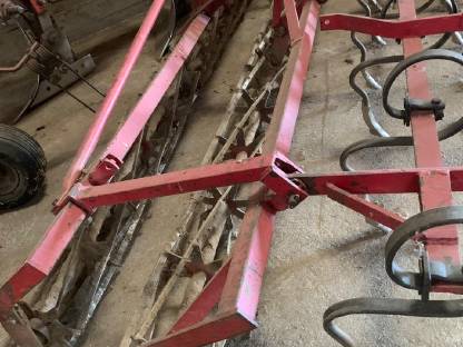 Bild 3:Feingrubber Kultivator RAU