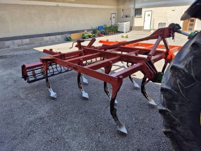 Bild 2:Grubber Pöttinger 300