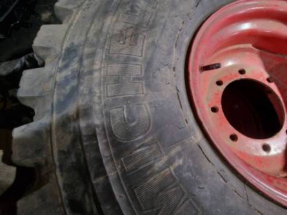 Bild 2:Traktor, LKW Reifen Michelin XZL
