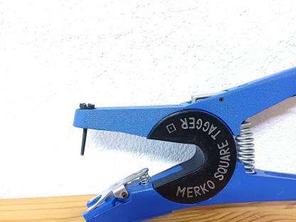 Bild 3:Ohrenmarkenzange Merko M2