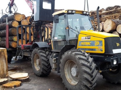 Fastrac 1135 mit Kranwagen