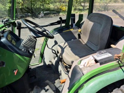 Bild 4:John Deere 4400 Traktor Schneeschild & Salzstreuer