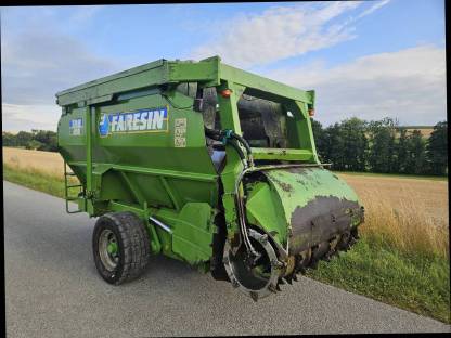 Bild 3:Futtermischwagen Faresin TMR 850
