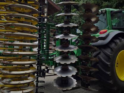 Bild 7:Kerner Helix 450 Kurzscheibenegge