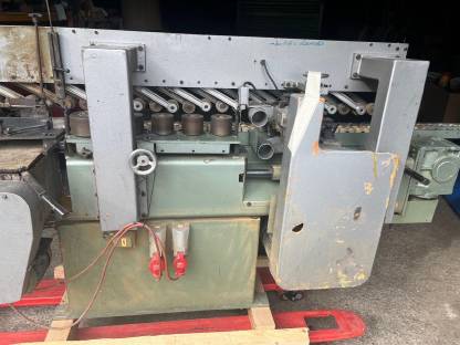 Bild 5:Holzher Kantenanleimmaschine