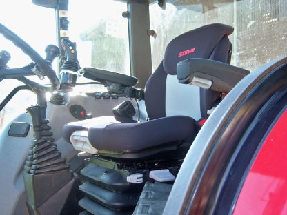 Bild 8:STEYR 9094 A mit HAUER XB 90 Topzustand