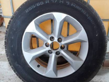Reifen 255/65 R17 mit Felge
