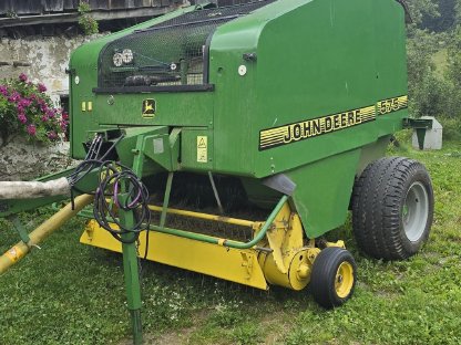John Deere 575 Rundballenpresse