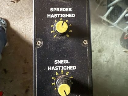 Bild 6:Hafog Multistreuer CARJK 170 Salz/Splittstreuer