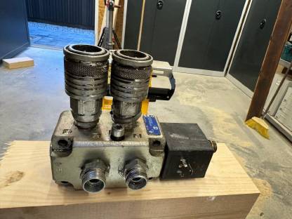 Bild 4:3 Funktion 12 V für Frontlader