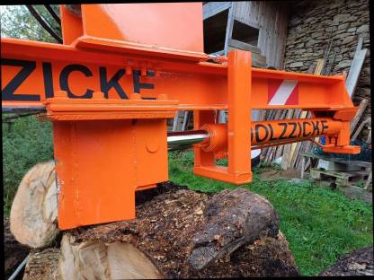 Bild 3:Holzspalter für Bagger