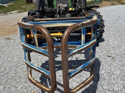 Bild 2:Rundballenzange Göweil