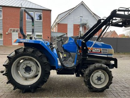 Bild 2:Iseki GEAS25 Kleintraktor Viel Zubehör