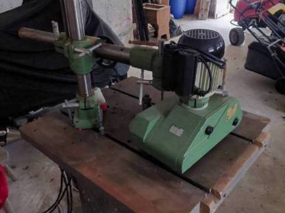 Bild 2:Tischfräse mit Vorschub