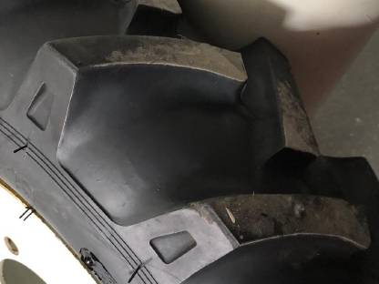 Bild 2:Reifen für Steyr 855