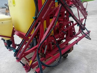 Bild 8:Feldspritze Hardi 12 m