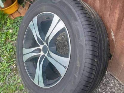 Bild 2:Neue Reifen mit Alufelgen für VW Amarok