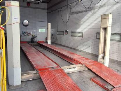 Bild 2:16-Tonnen Hebebühne für Traktor, Lkw, Unimog und Anhänger