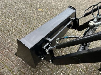 Bild 4:Iseki GEAS25 Kleintraktor Viel Zubehör