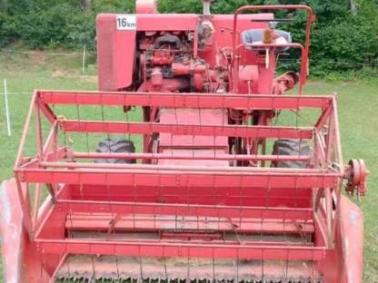 Bild 2:Massey Ferguson 31-6 Mähdrescher