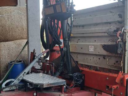 Bild 3:Pühringer Kipper mit Palfinger Kran