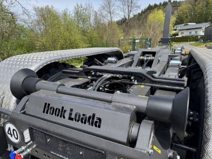 Bild 6:STRONGA HookLoada HL180DT Hakenlift