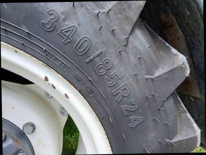 Bild 2:Neue Petlas Reifen 420/85R34 und 340/85R24