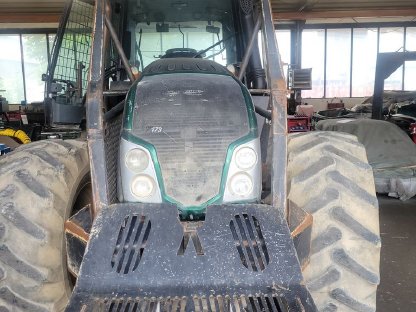 Bild 9:Valtra T173 H - Forsttraktor mit Vollausstattung