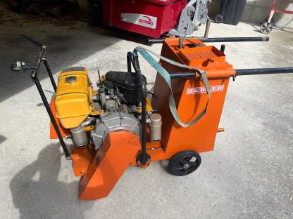 Bild 5:Asphalt Betonschneider Mikasa MCD-218