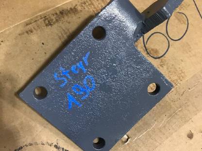 Bild 2:Steyr 190 Unterlenkerhalterung