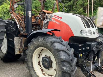 Bild 2:Steyr Profi 6125