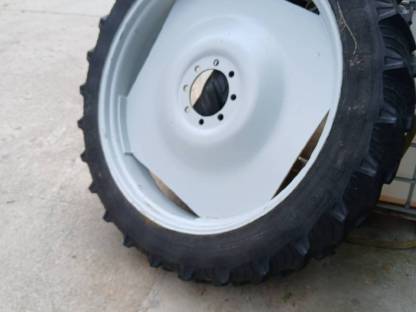 Bild 2:Pflegeräder für Steyr 9094