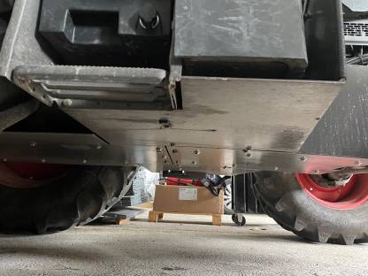 Bild 5:Forst Unterbodenschutz Fendt 300 Vario Typ 339