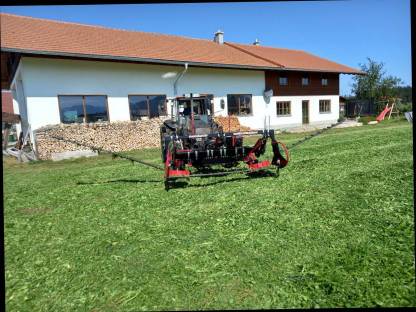 Bild 2:Schleifen von Doppelmesser-Mähwerk ESM