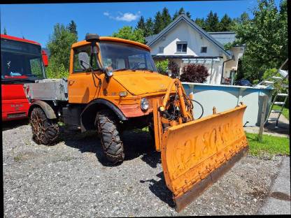 Daimler Benz Unimog 421 mit Schneepflug