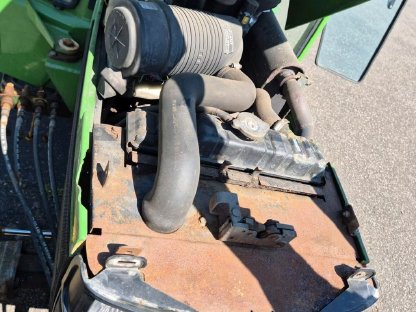 Bild 8:John Deere 4400 Traktor Schneeschild & Salzstreuer