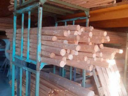 Bild 3:Holzpflöcke in verschiedenen Längen, Stärken mit Spitz