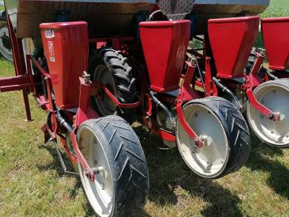 Bild 5:Einzelkorn-Sähmaschine Gasparado 520