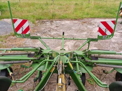 Bild 2:Heuwender Kreiselheuer KRONE KW 7.92