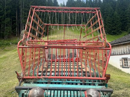 Bild 2:Lindner Transporter 3500S inkl. Lüönd Ladewagen