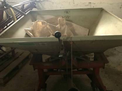 Bild 2:Mineraldüngerstreuer