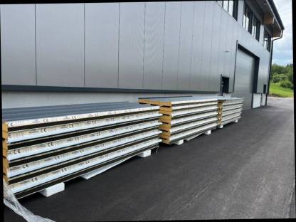 Bild 4:Dachpaneele 80 mm 29 Stk. à 323 cm lang