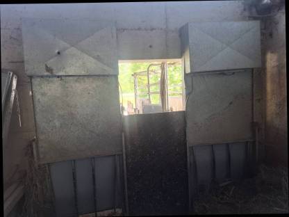 Bild 5:Schauer-Futterstationen defekt