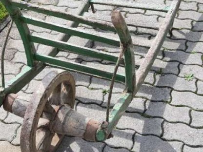 Bild 2:Alte Schubkarre
