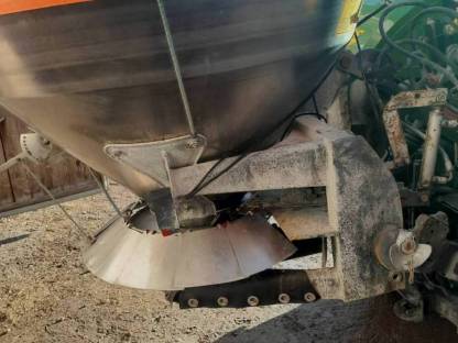 Bild 2:Landgut 533R Streuer