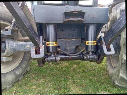 Bild 2:Fronthydraulik Steyr 968-975