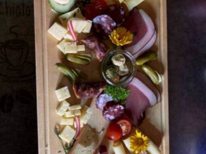 Bild 4:Mithilfe auf der Alm