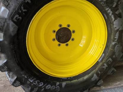 600/65R34 BKT Agri Max John Deere