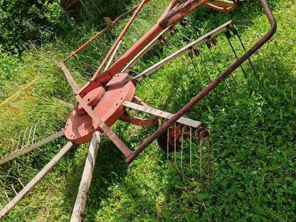 Bild 2:Kreiselschwader Fahr KS80 DH