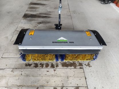 Bild 6:REFORM Mäher N 100 inkl. Kehrmaschine